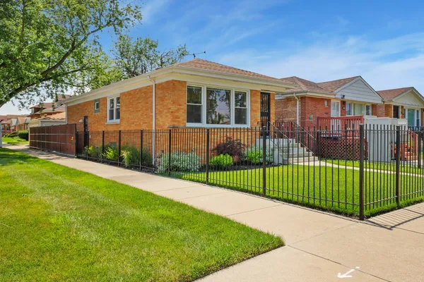$275,000 | 1001 West 102nd Street, Chicago, IL 60643