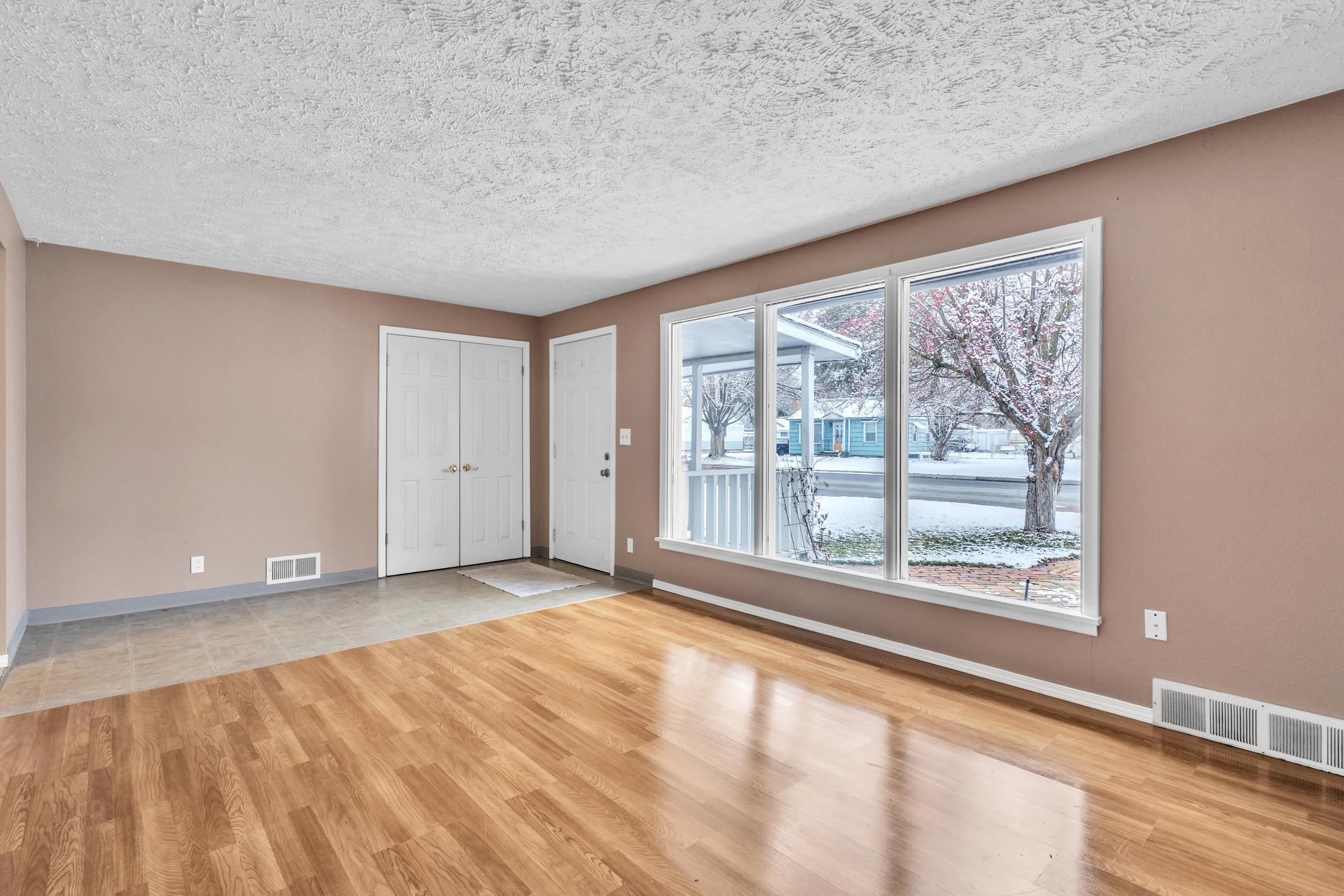 2017 North Laura Road Spokane, WA 99212 - Photo 5 of 28 Gallery Image 5