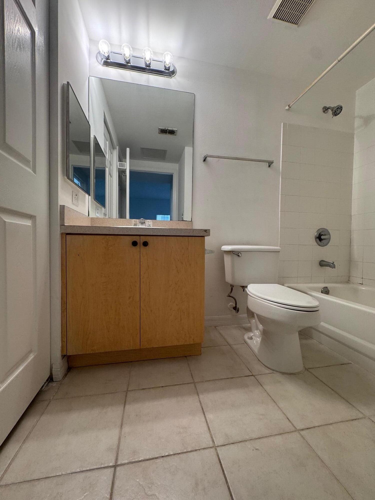 10330 Fox Trail Road South, Unit 1206 West Palm Beach, FL 33411 - Photo 9 of 11 1206 6