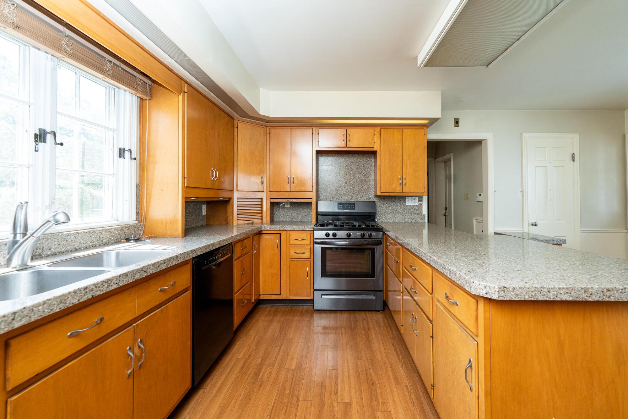 1299 Haddon Road Columbus, OH 43209 - Photo 22 of 34