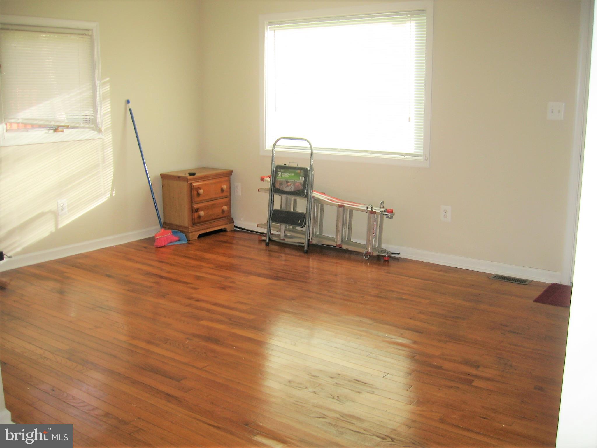 12309 Selfridge Road Silver Spring, MD 20906 - Photo 7 of 18 Living Room