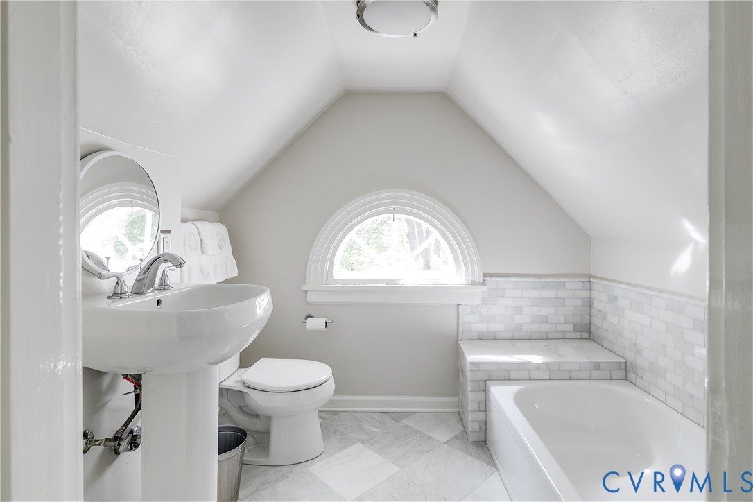 205 Ampthill Road Richmond, VA 23226 - Photo 46 of 57 En-suite Bathroom on 3rd Level