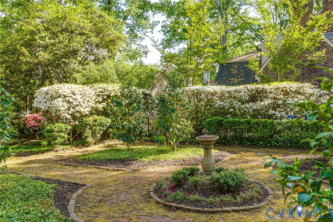 205 Ampthill Road Richmond, VA 23226 - Photo 52 of 57 Parterre Garden