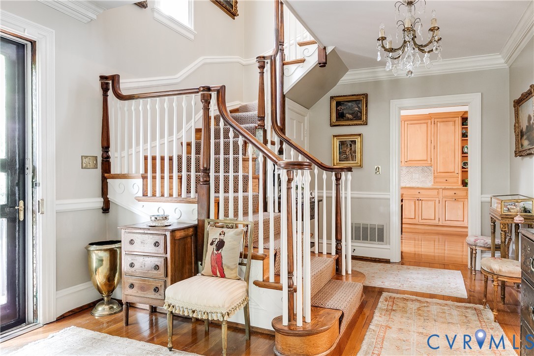 205 Ampthill Road Richmond, VA 23226 - Photo 6 of 57 Foyer