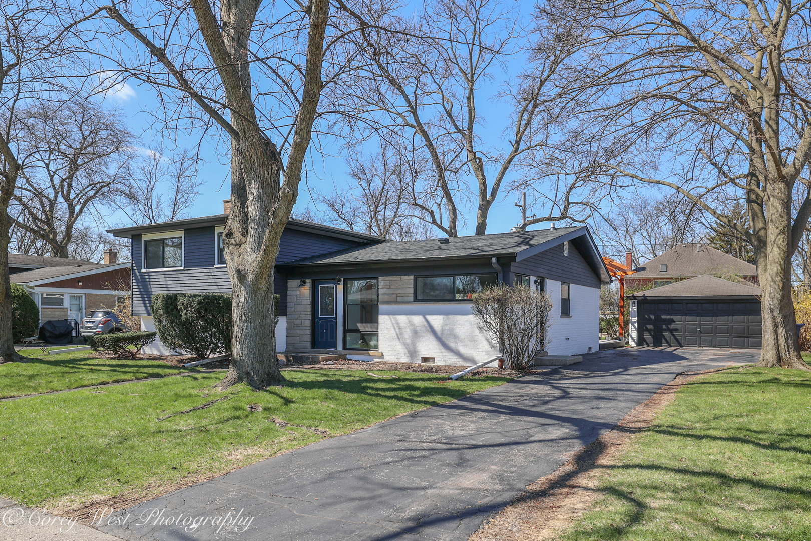 217 Heather Lane Wilmette, IL 60091 - Photo 2 of 44 a front view of a house with a yard