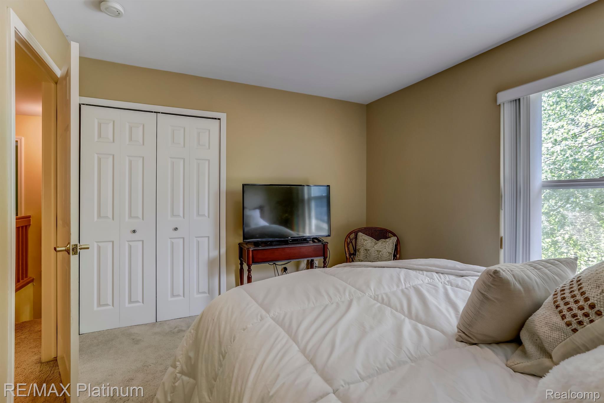 106 Chestnut Ridge Walled Lake, MI 48390 - Photo 25 of 32 106 Chestnut Ridge Bedroom