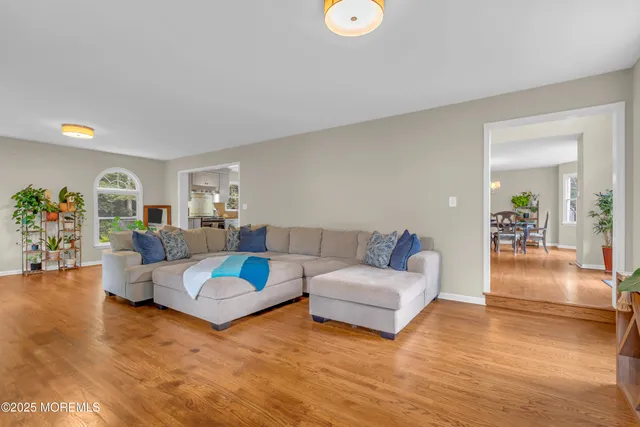 a view of yard with green space