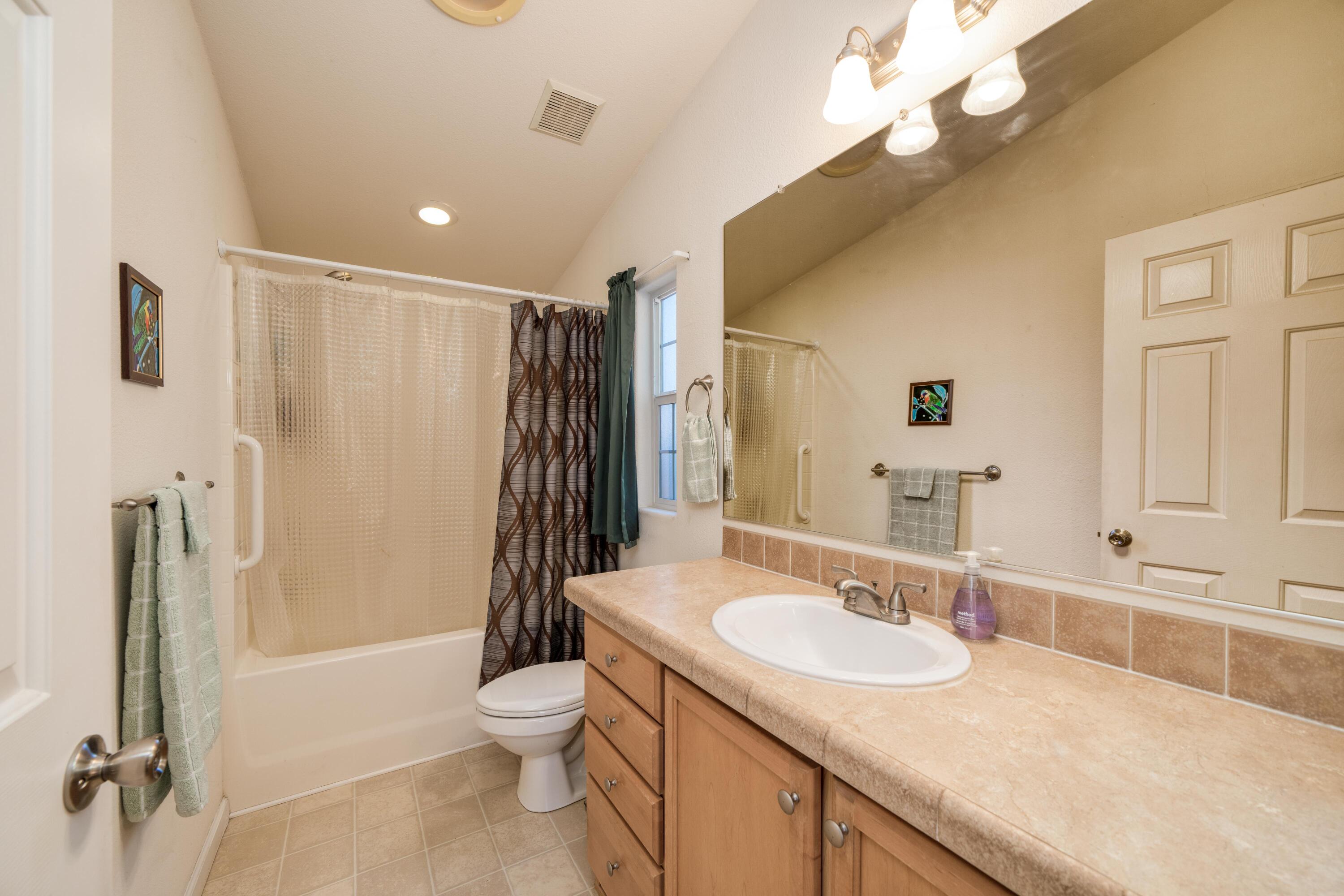 1390 Aztec Path Redding, CA 96003 - Photo 12 of 33 IMG-12