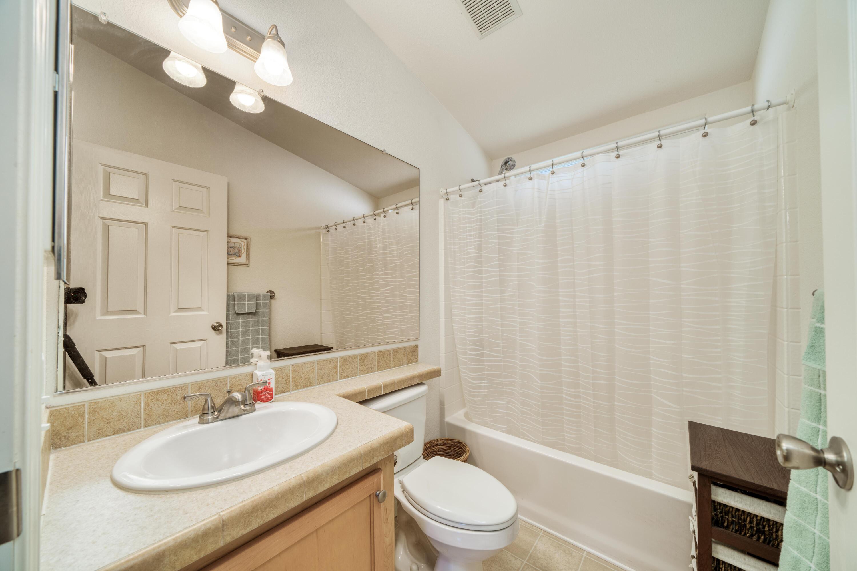 1390 Aztec Path Redding, CA 96003 - Photo 14 of 33 IMG-14