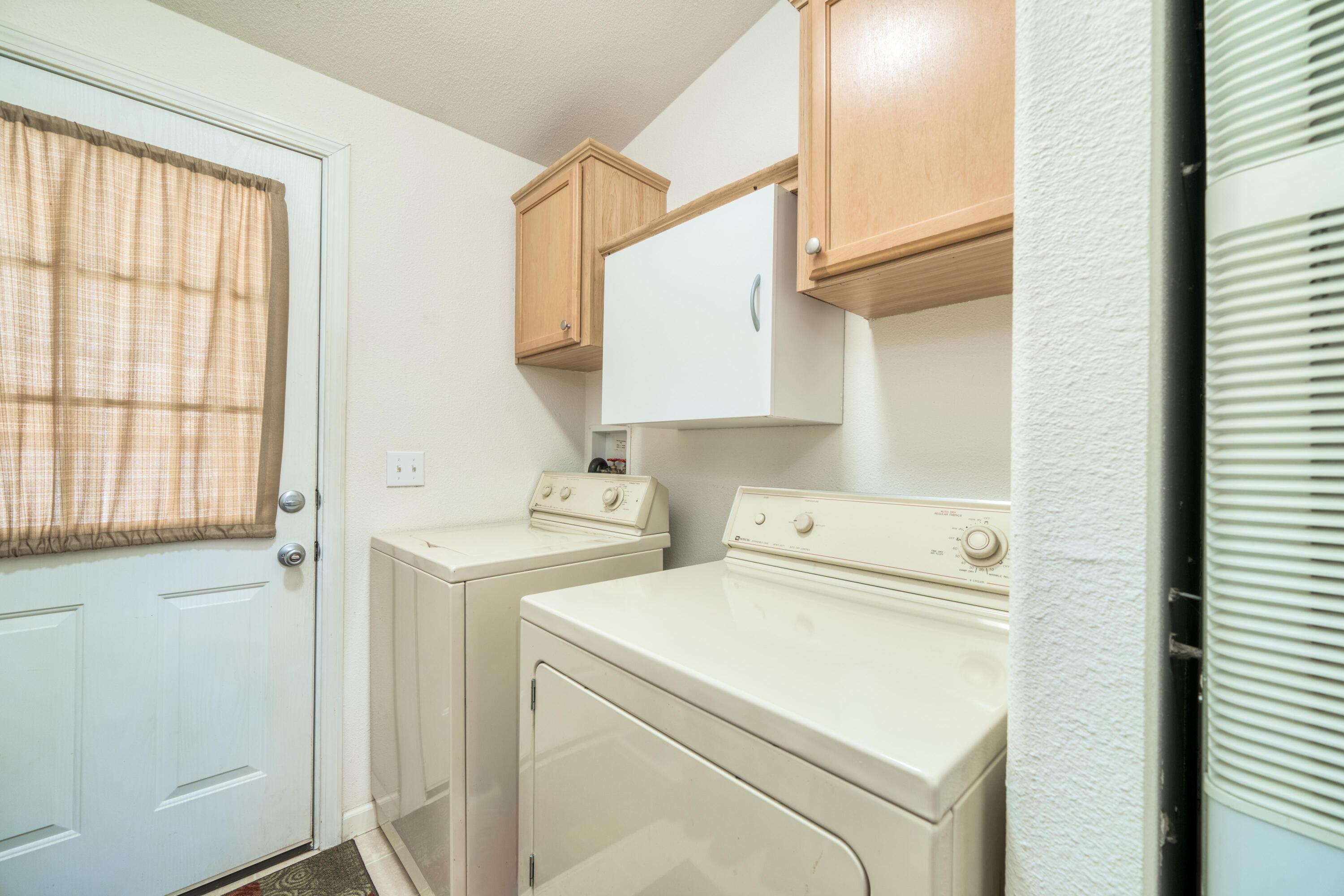 1390 Aztec Path Redding, CA 96003 - Photo 15 of 33 IMG-15