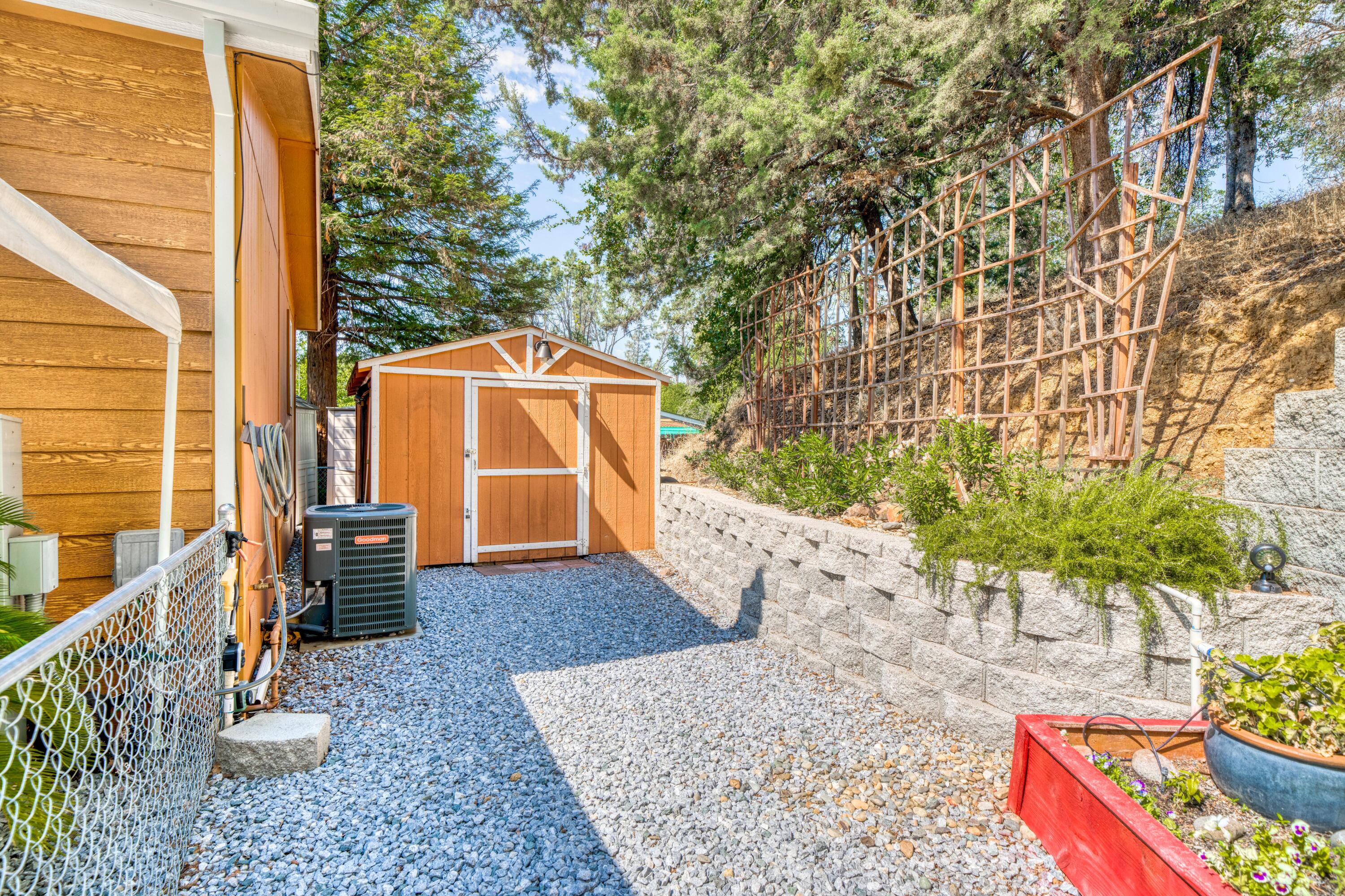 1390 Aztec Path Redding, CA 96003 - Photo 19 of 33 IMG-19