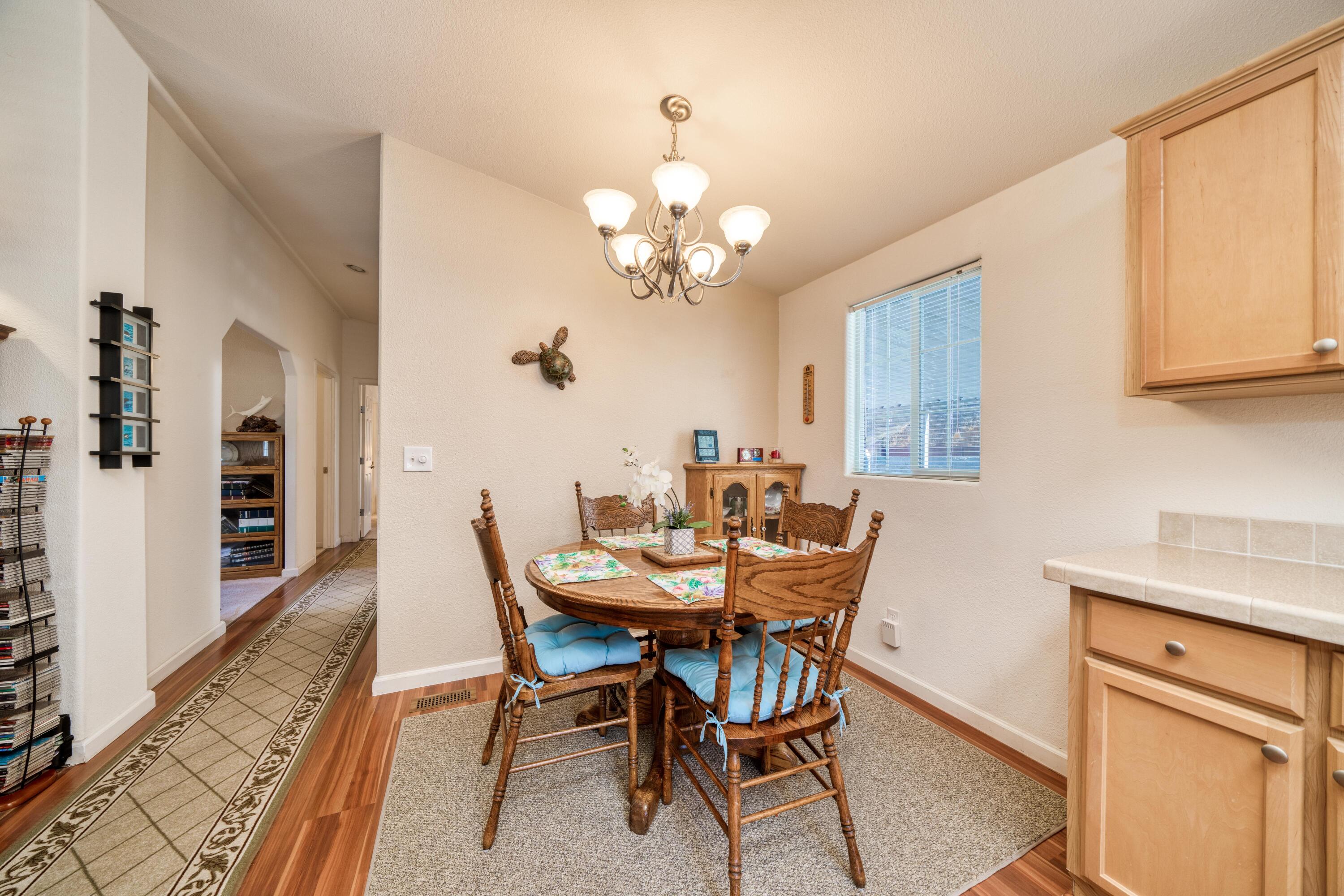 1390 Aztec Path Redding, CA 96003 - Photo 10 of 33 IMG-10