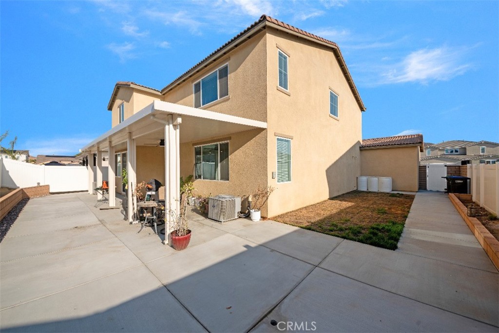 5066 Banjo Way Hemet, CA 92545 - Photo 27 of 27 a front view of a house with a yard