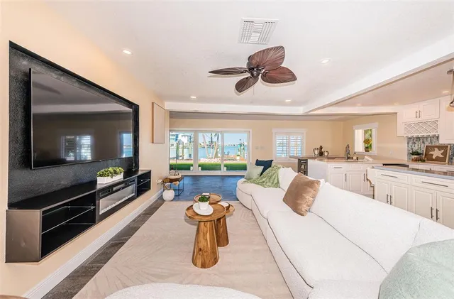$1,488,000 | 14223 East Parsley Drive, Madeira Beach, FL 33708