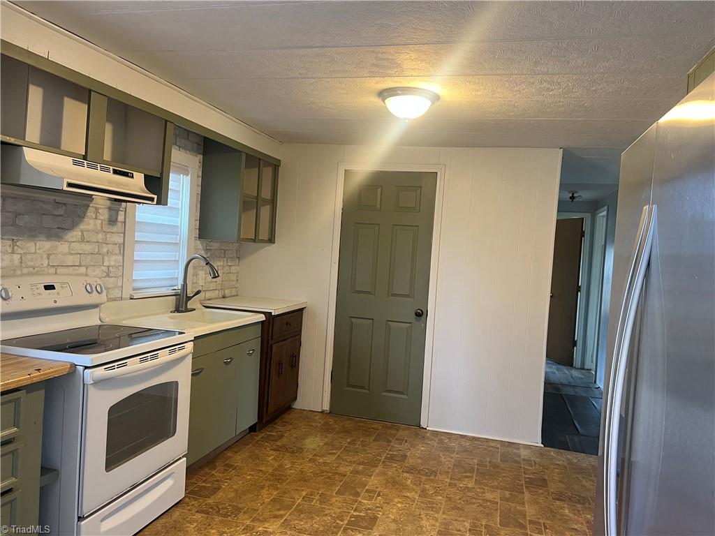 184 Benjamin Street Mount Airy, NC 27030 - Photo 3 of 21