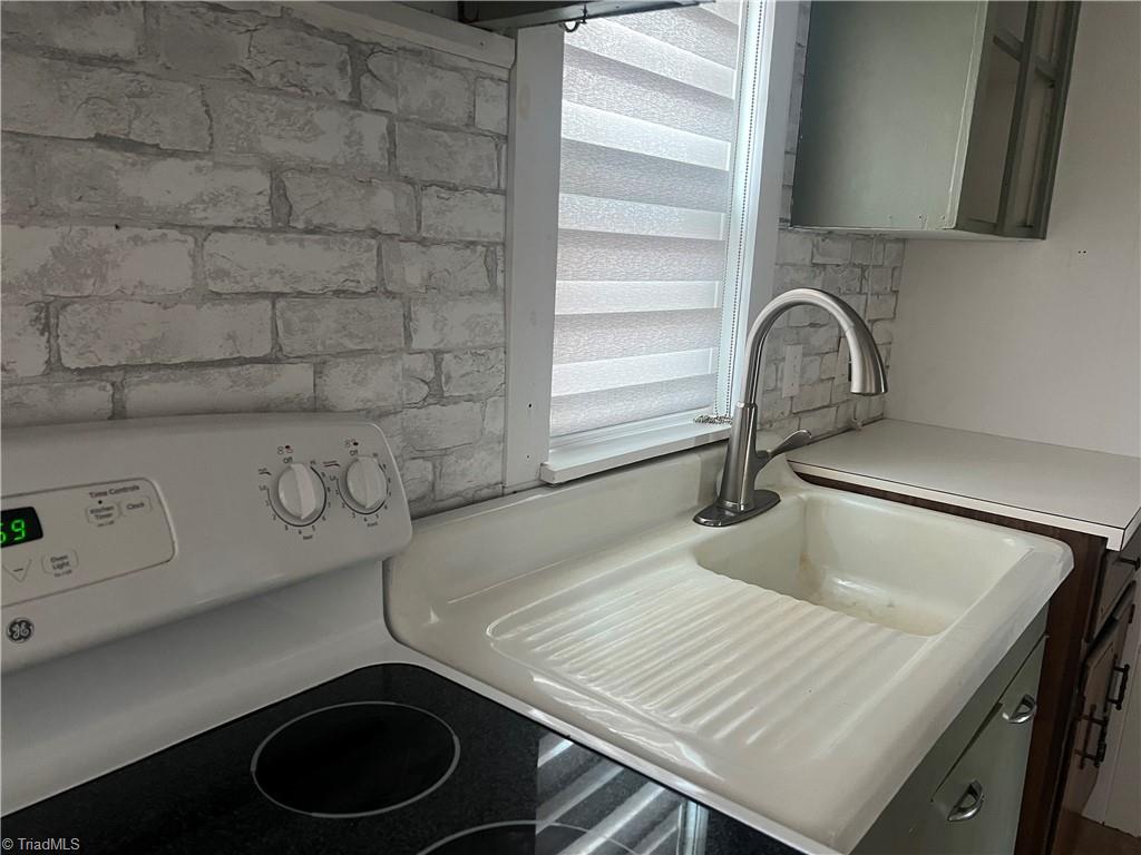 184 Benjamin Street Mount Airy, NC 27030 - Photo 5 of 21