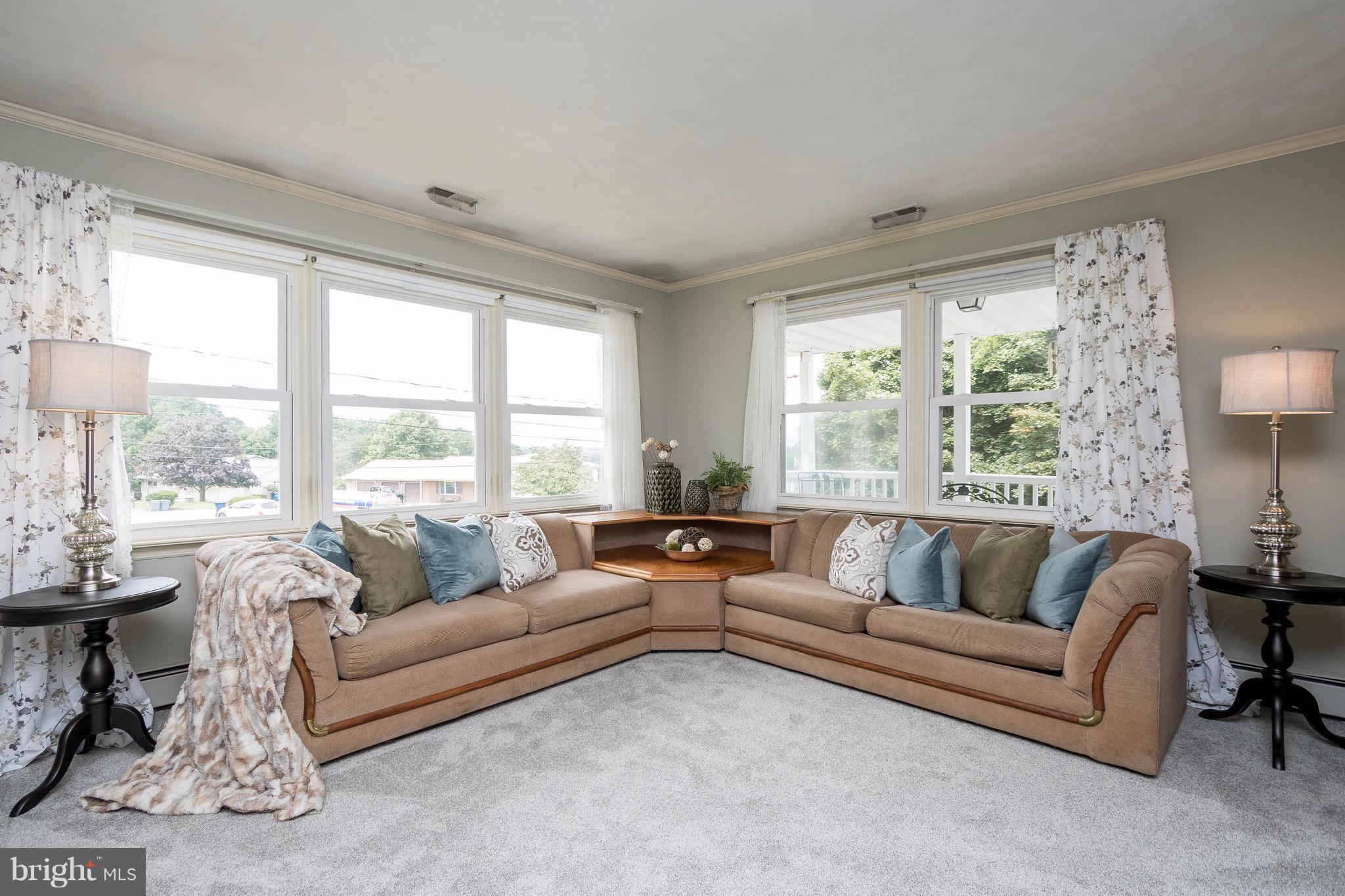 918 Gahle Road Westminster, MD 21157 - Photo 9 of 29 Living Room