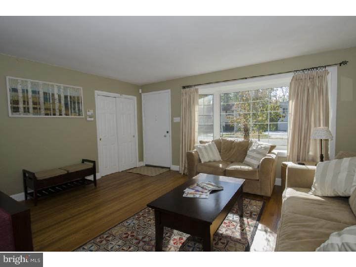 403 Penn Oak Road Flourtown, PA 19031 - Photo 2 of 21 Living Room