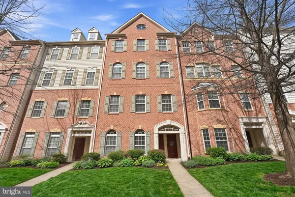 $410,000 | 2623 Eastbourne Drive, Unit 285, Woodbridge, VA 22191