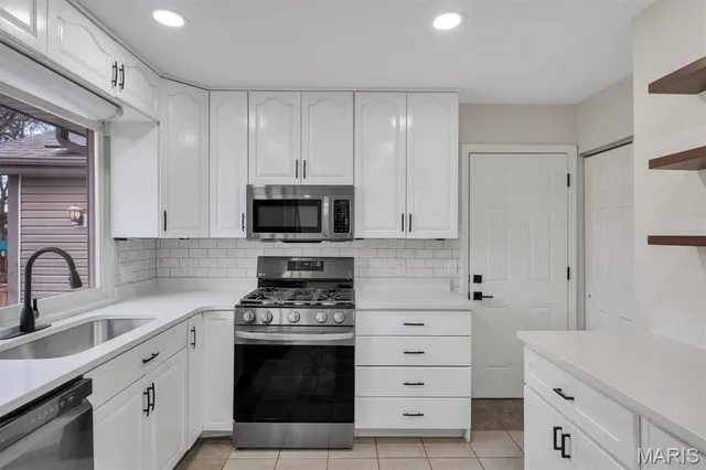 $374,400 | 74 Jane Drive, St. Peters, MO 63376