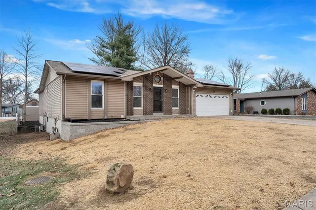 $374,400 | 74 Jane Drive, St. Peters, MO 63376