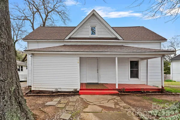a view of front of house with a yard