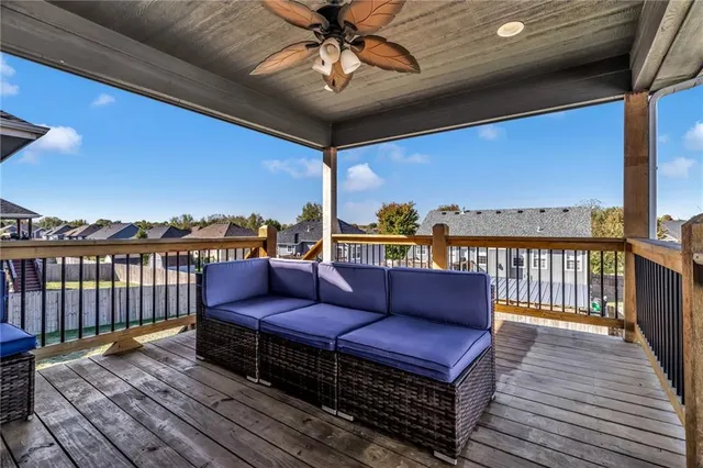 $409,950 | 824 North Hickory Drive, Tonganoxie, KS 66086