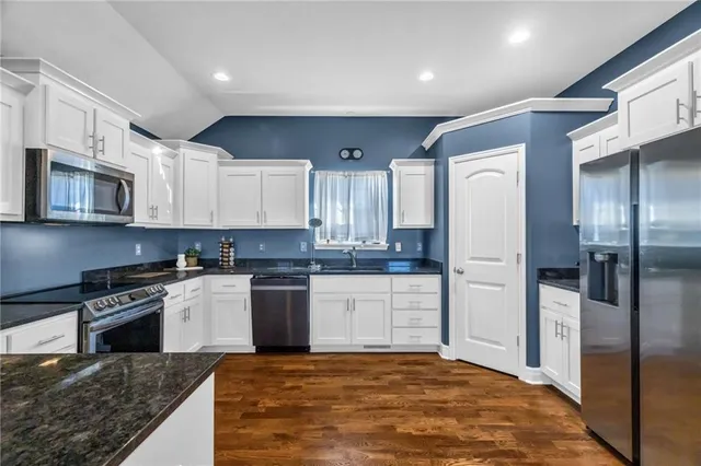 $409,950 | 824 North Hickory Drive, Tonganoxie, KS 66086