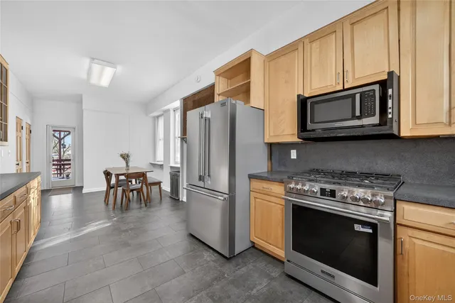 $1,125,000 | 152 Sutton Manor Road, New Rochelle, NY 10801