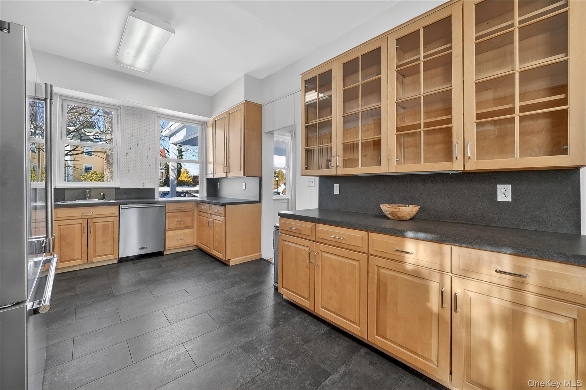 152 Sutton Manor Road New Rochelle, NY 10801 - Photo 17 of 49