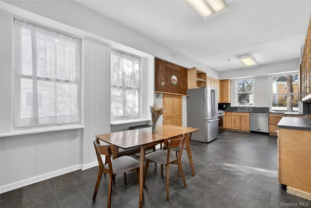 $1,125,000 | 152 Sutton Manor Road, New Rochelle, NY 10801