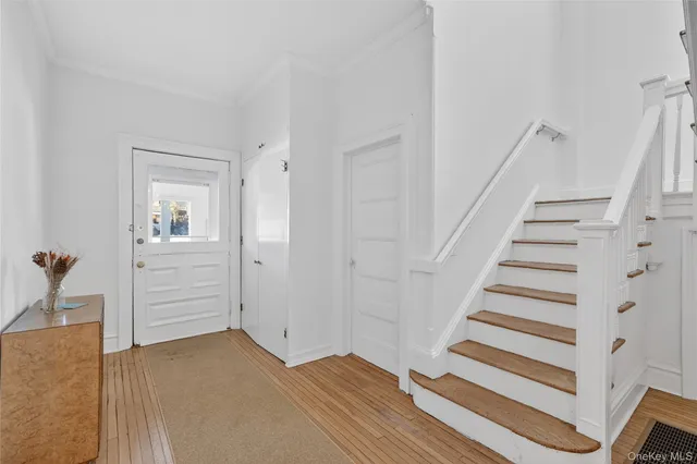 $1,125,000 | 152 Sutton Manor Road, New Rochelle, NY 10801