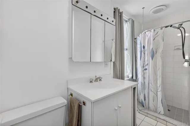 $1,125,000 | 152 Sutton Manor Road, New Rochelle, NY 10801