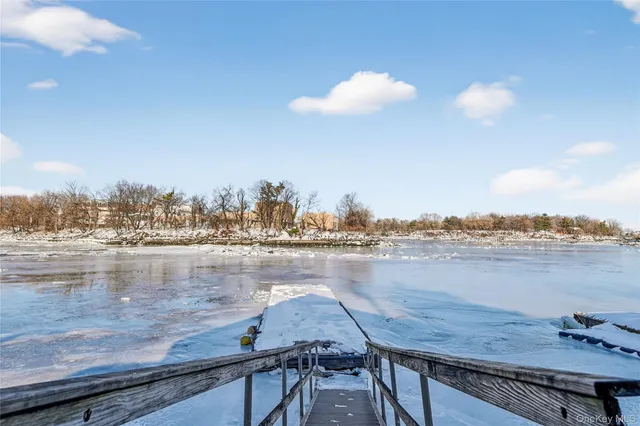 $1,125,000 | 152 Sutton Manor Road, New Rochelle, NY 10801