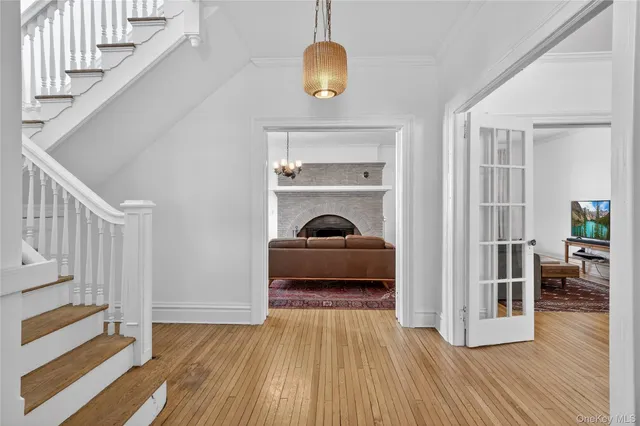 $1,125,000 | 152 Sutton Manor Road, New Rochelle, NY 10801