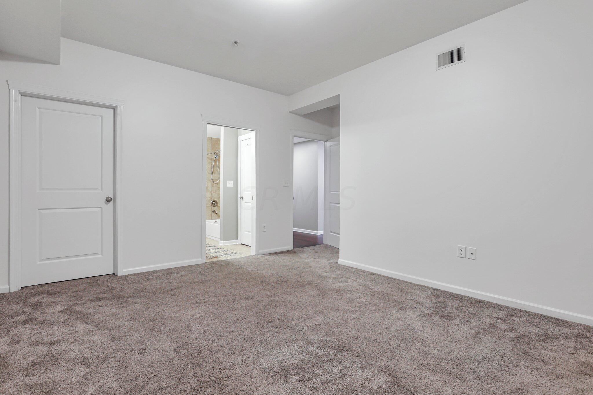 10 East Weber Road, Unit 203 Columbus, OH 43202 - Photo 18 of 39 16-web-or-mls-0N4A7607