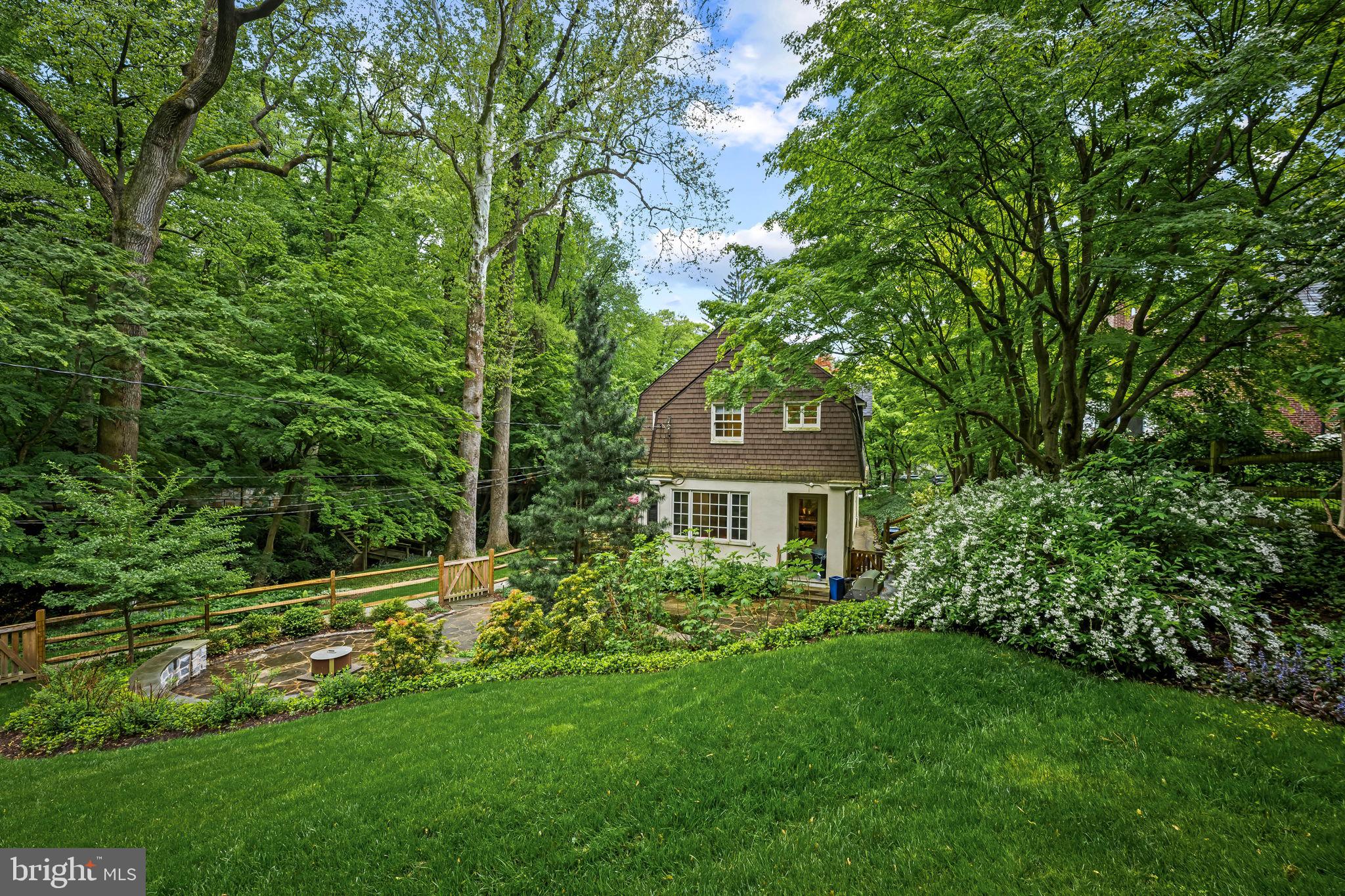 401 Edgevale Road Baltimore, MD 21210 - Photo 14 of 80 Rear Lawn