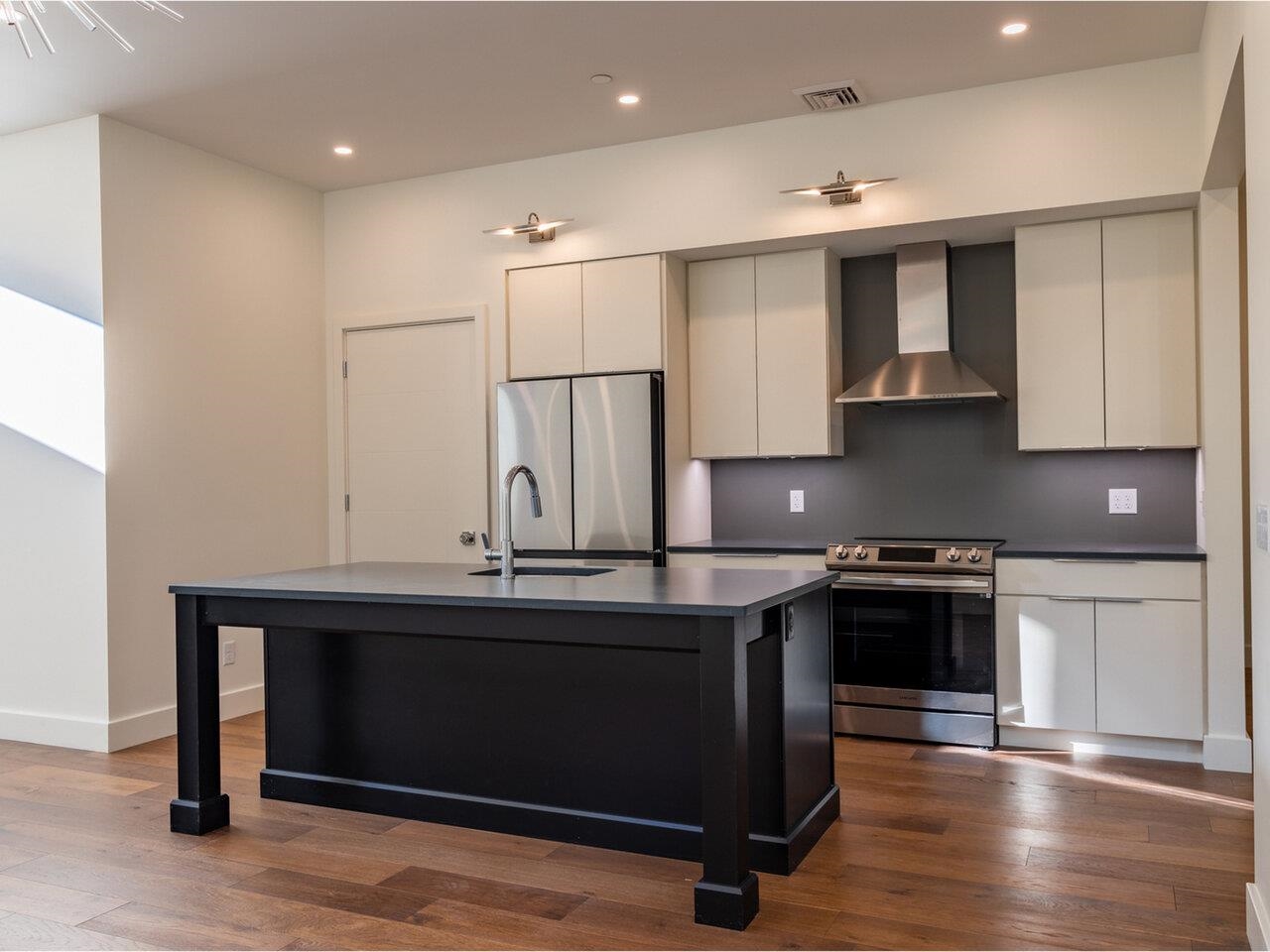 131 Main Street, Unit 2A1 Burlington, VT 05401 - Photo 3 of 29