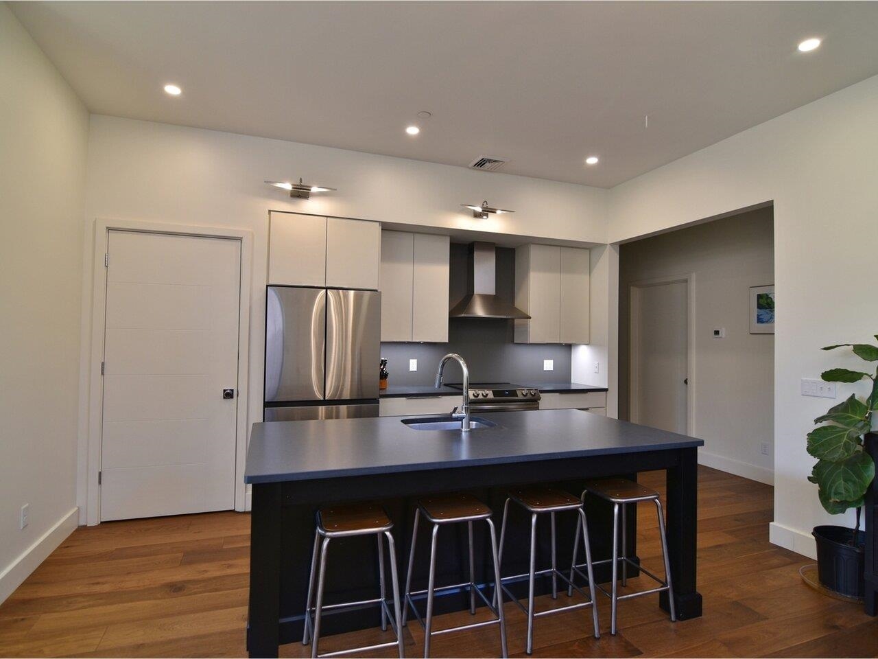 131 Main Street, Unit 2A1 Burlington, VT 05401 - Photo 4 of 29