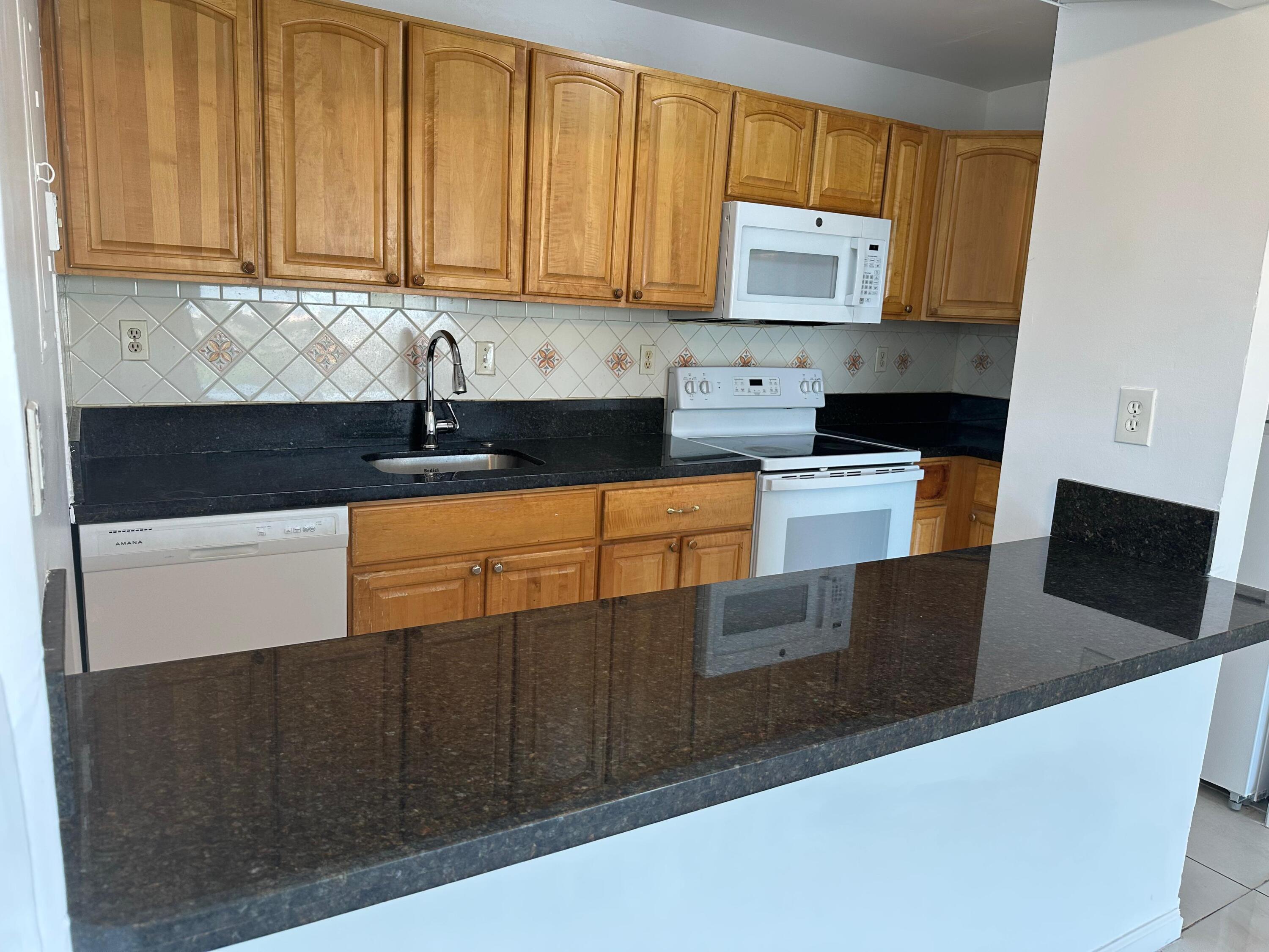 505 South Pine Island Road, Unit 407B Plantation, FL 33324 - Photo 13 of 28 WhatsApp Image 2026-02-06 at 2.06.15 PM