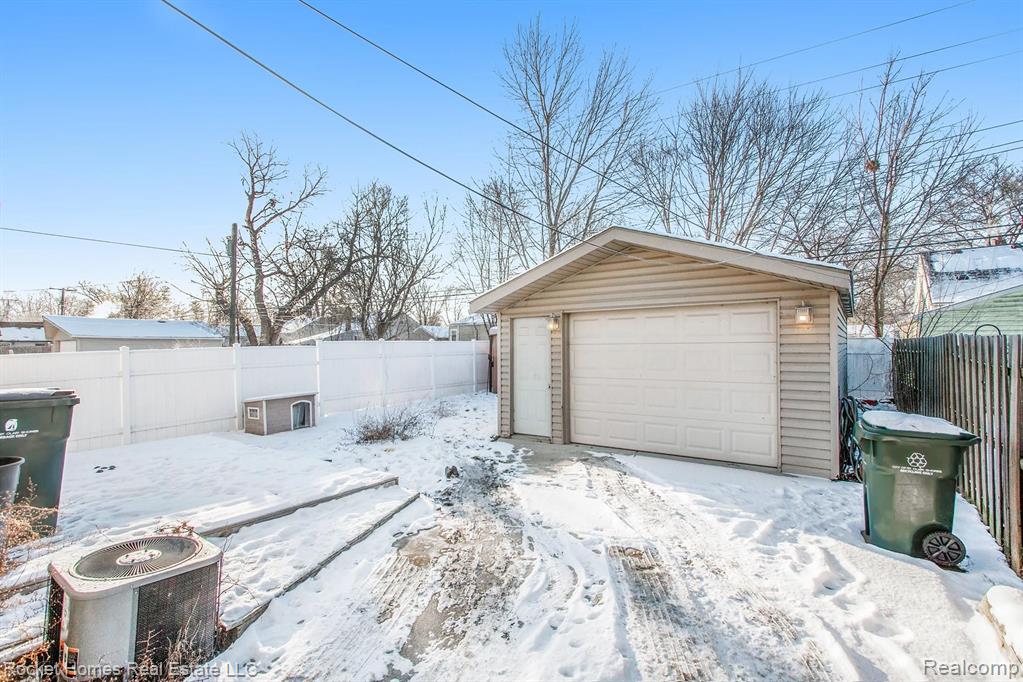 21630 Rosedale Street St. Clair Shores, MI 48080 - Photo 3 of 28