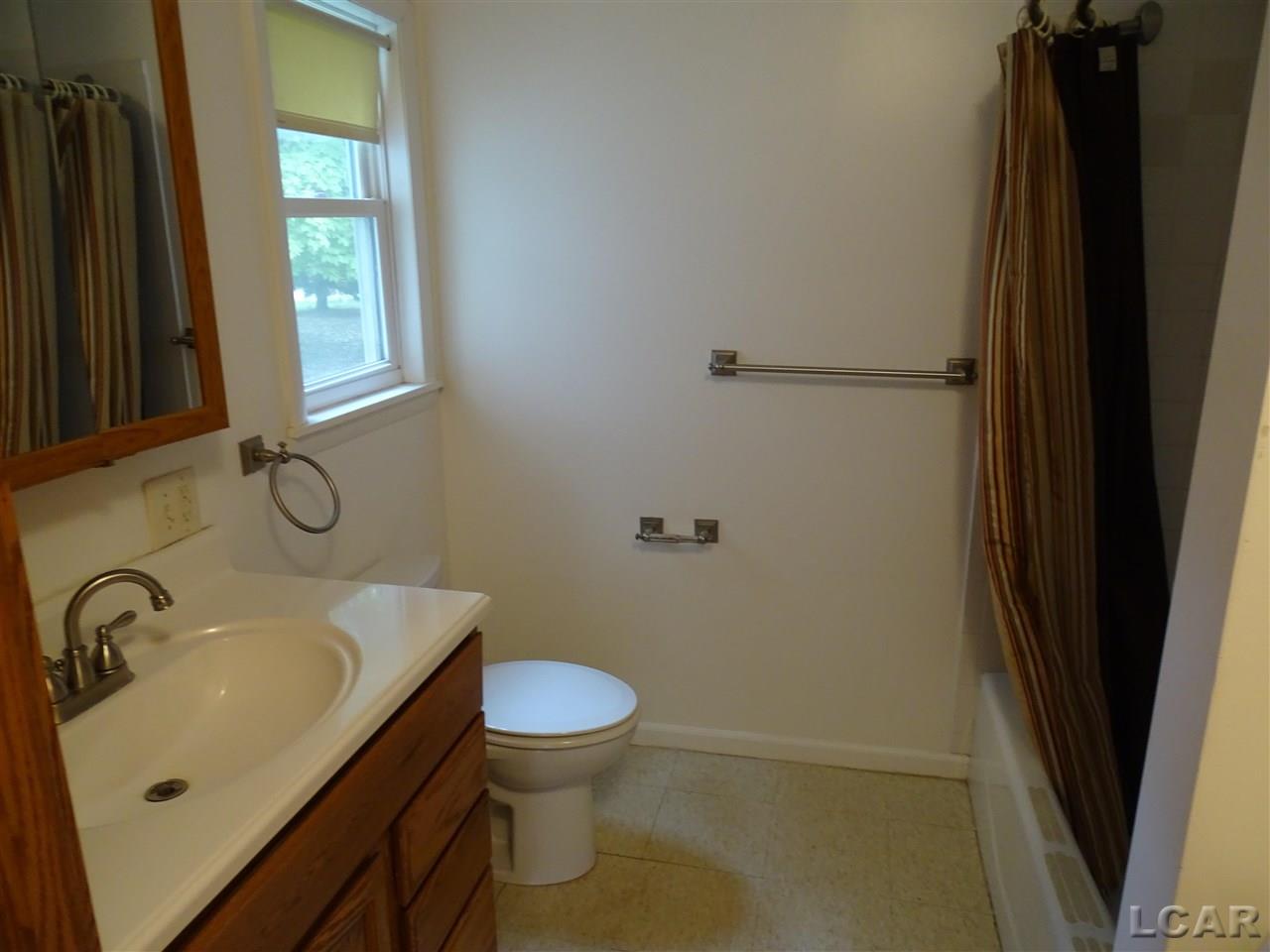 10537 Pennington Road Tecumseh, MI 49286 - Photo 14 of 24 50055738-13.JPG