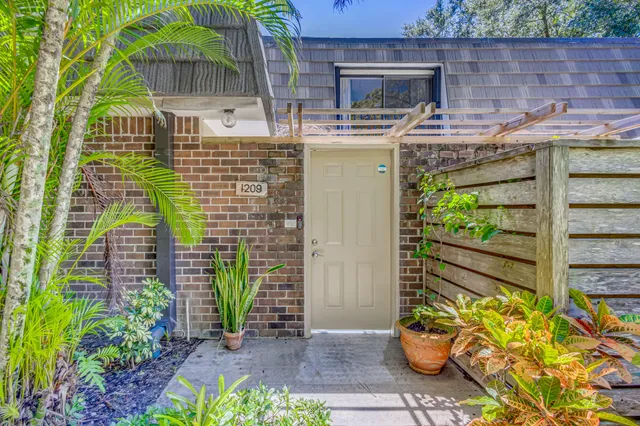 a view of an entryway with a house