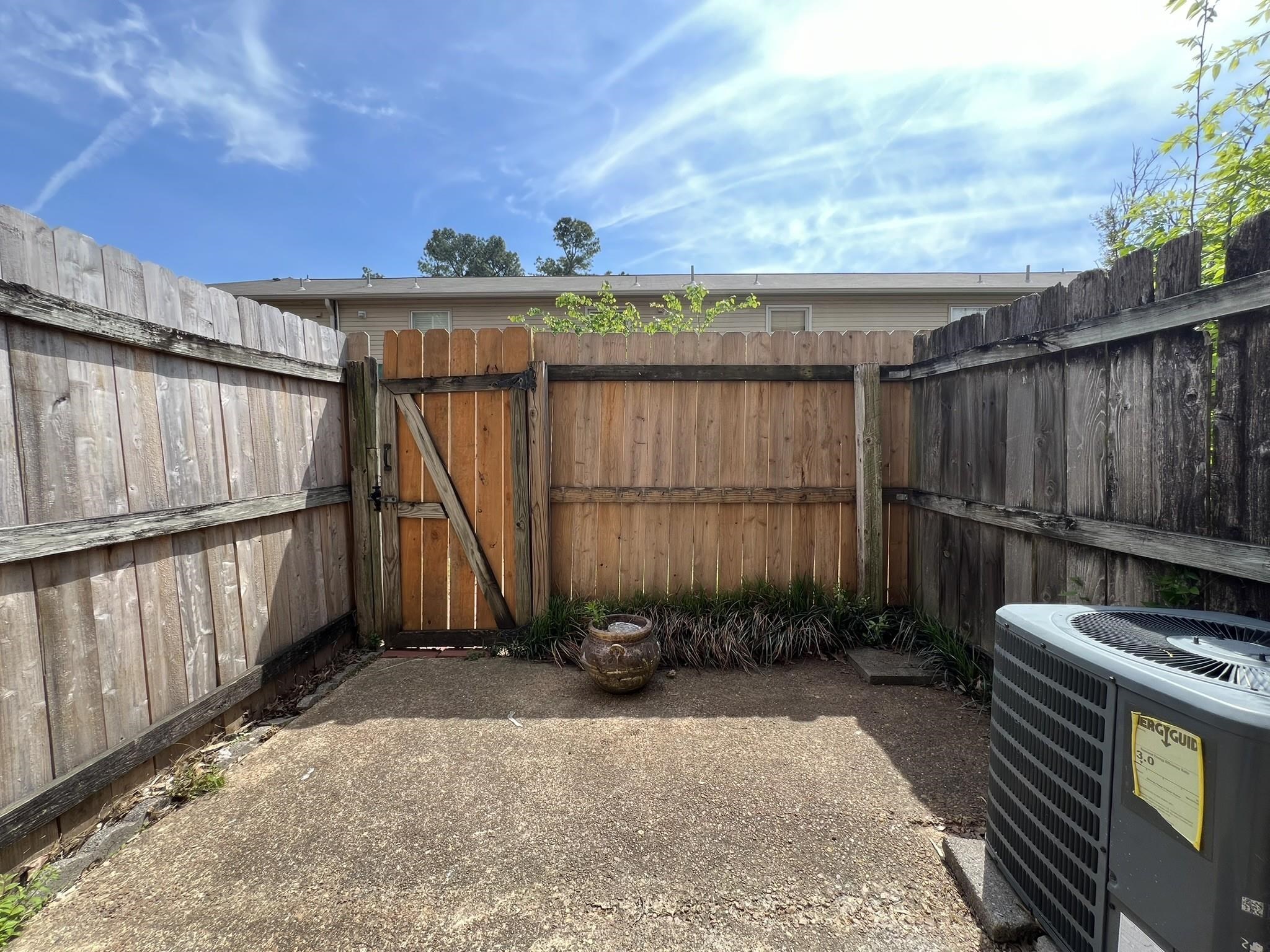 1207 Middle Court, Unit 102 Memphis, TN 38119 - Photo 25 of 31 a view of a backyard with wooden fence and a bench