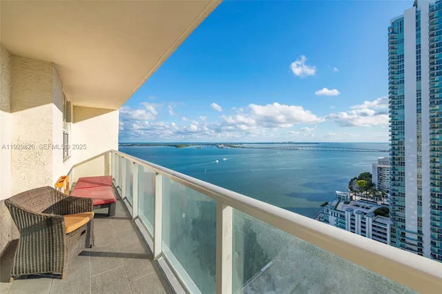 $3,200 | 1155 Brickell Bay Drive, Unit 2605, Miami, FL 33131