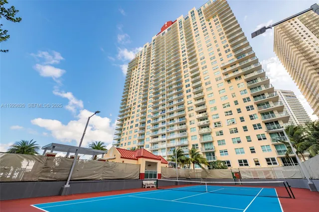 $3,200 | 1155 Brickell Bay Drive, Unit 2605, Miami, FL 33131