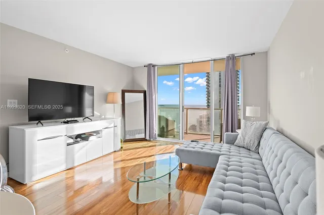 $3,200 | 1155 Brickell Bay Drive, Unit 2605, Miami, FL 33131
