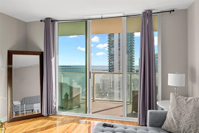 $3,200 | 1155 Brickell Bay Drive, Unit 2605, Miami, FL 33131