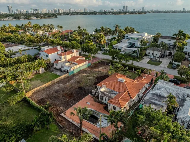 $1,270,000 | 1785 Bay Drive, Miami Beach, FL 33141