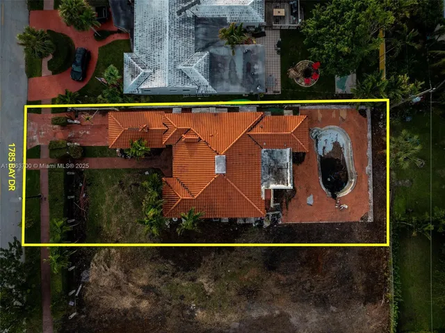 $1,270,000 | 1785 Bay Drive, Miami Beach, FL 33141